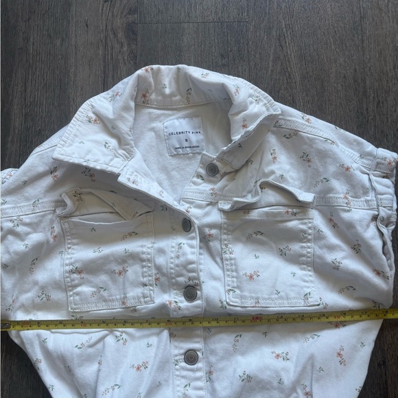 Celebrity Pink Floral Button-Up Top - Picture 4 of 7